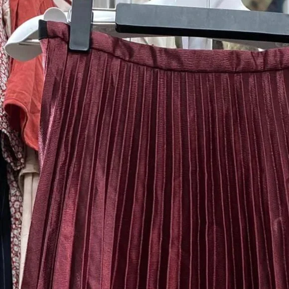 NWOT Burgundy Elegance High-Waisted Pleated Maxi Skirt - Picture 3 of 4